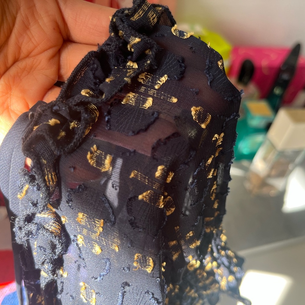H&M cami in a gorgeous sheer fabric - Picture 2 of 2